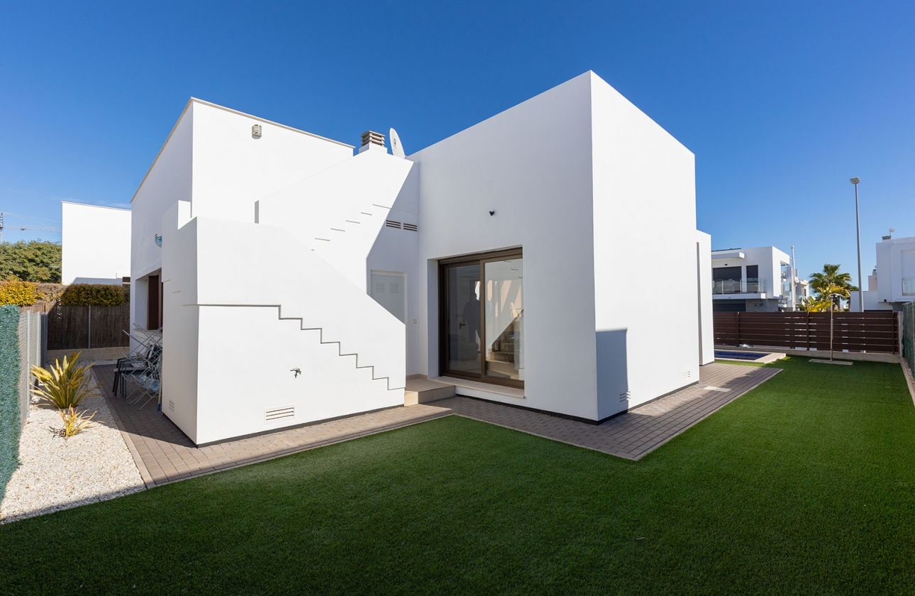 Resale - Villa - Orihuela Costa - Vistabella Golf