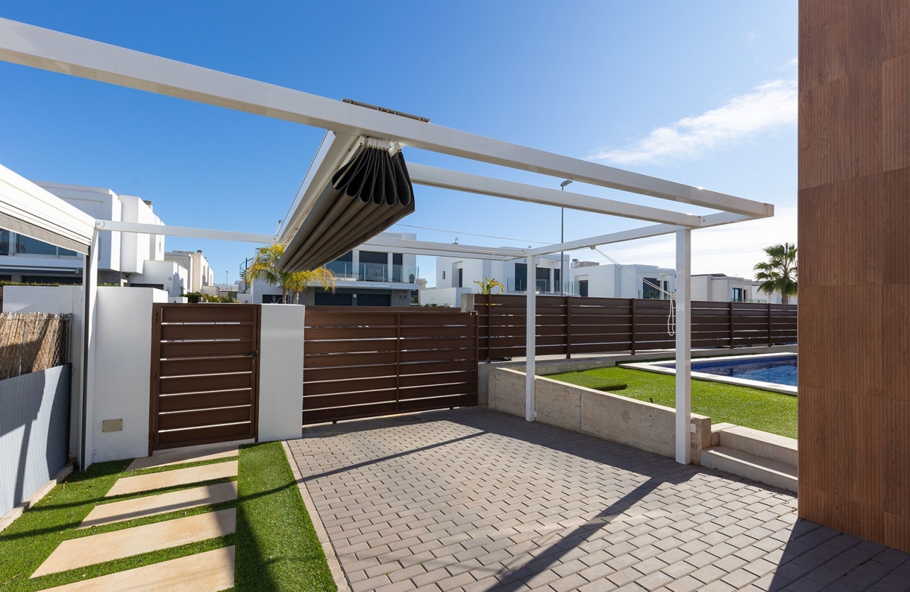 Resale - Villa - Orihuela Costa - Vistabella Golf