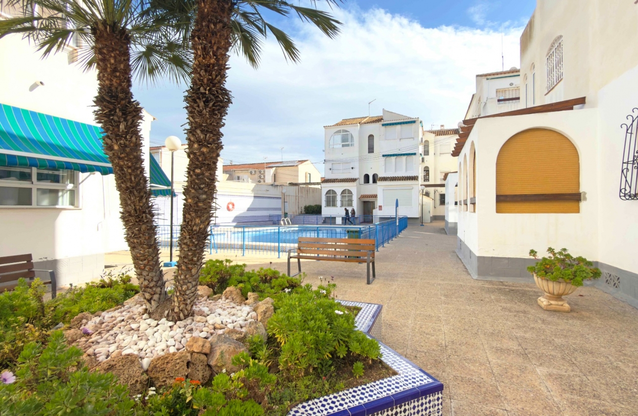 Resale - Apartment / flat - Torrevieja - Playa Los Naufragos