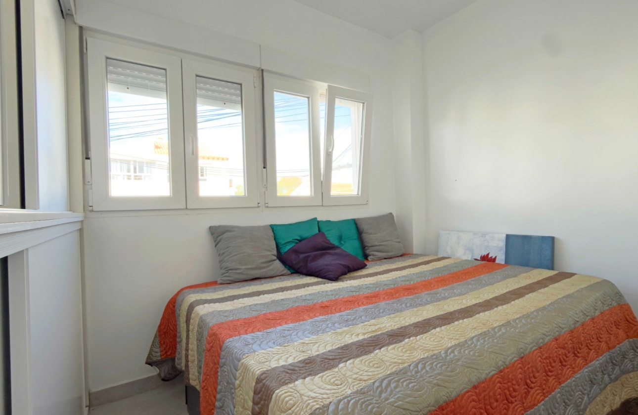 Resale - Apartment / flat - Torrevieja - Playa Los Naufragos