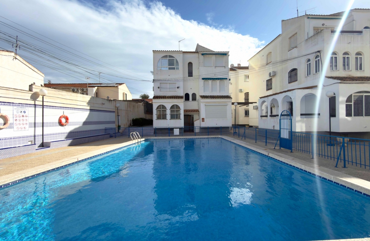 Resale - Apartment / flat - Torrevieja - Playa Los Naufragos