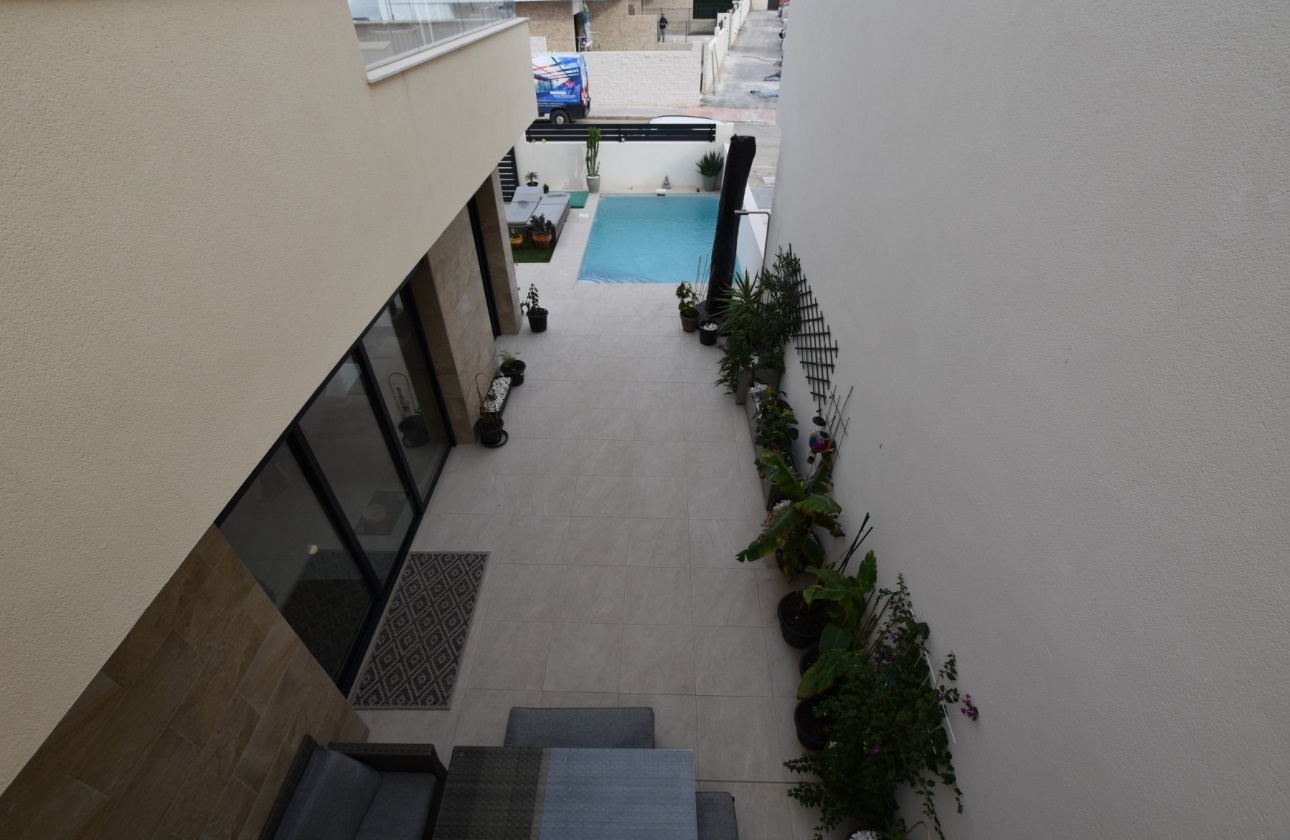 Reventa - Villa - Los Montesinos