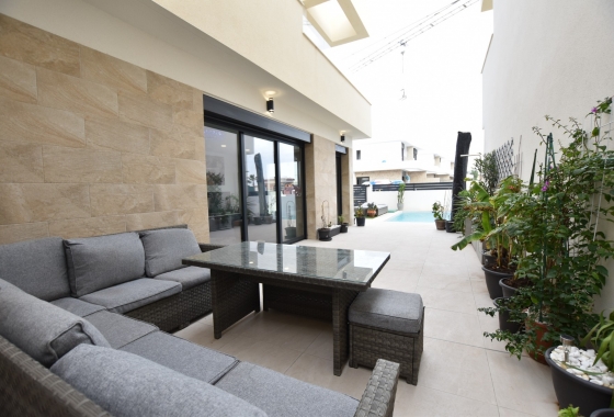 Reventa - Villa - Los Montesinos