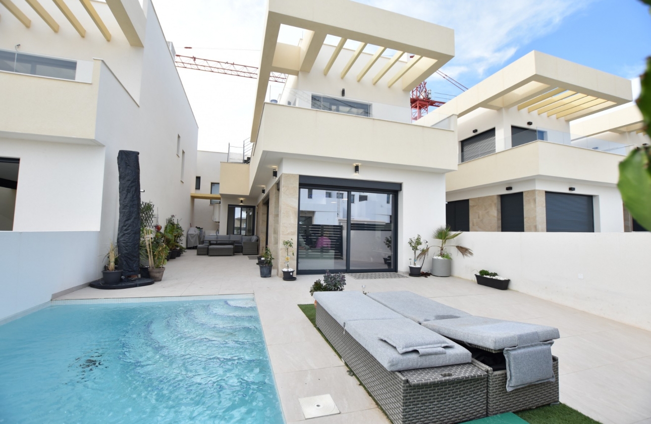 Reventa - Villa - Los Montesinos