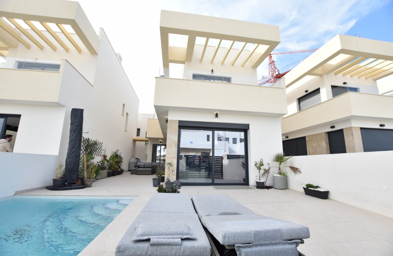 Reventa - Villa - Los Montesinos