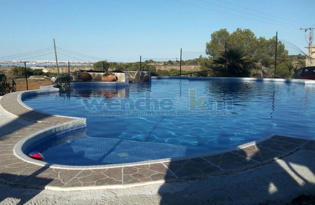 Reventa - Villa - Torrevieja - Los Balcones