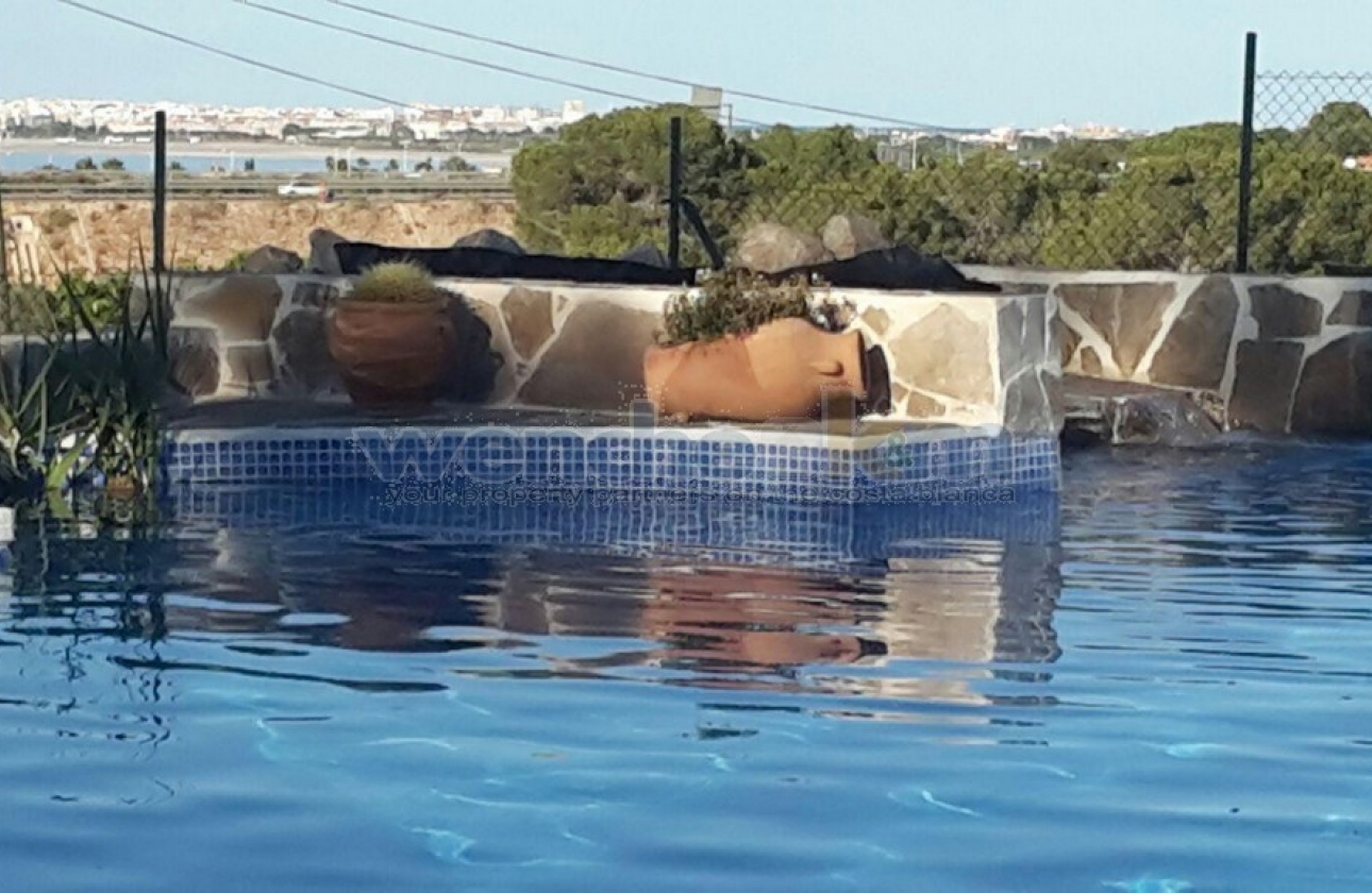 Reventa - Villa - Torrevieja - Los Balcones