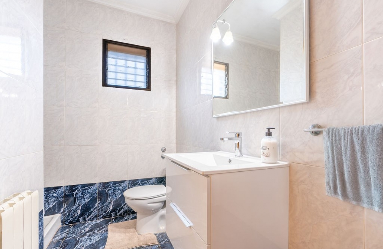 Herverkoop - Villa - Hondón de las Nieves