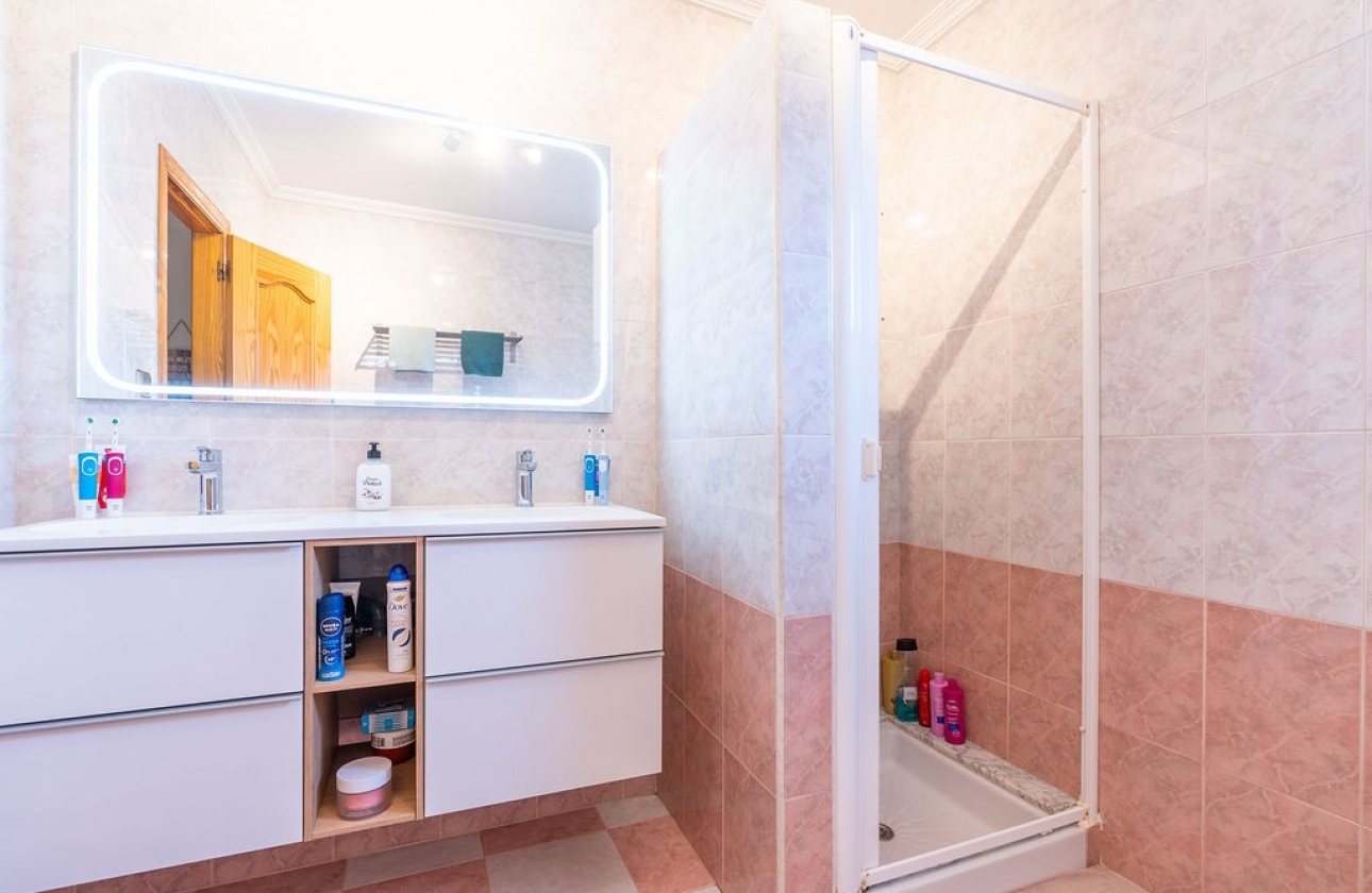 Herverkoop - Villa - Hondón de las Nieves