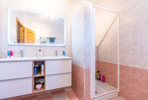 Herverkoop - Villa - Hondón de las Nieves