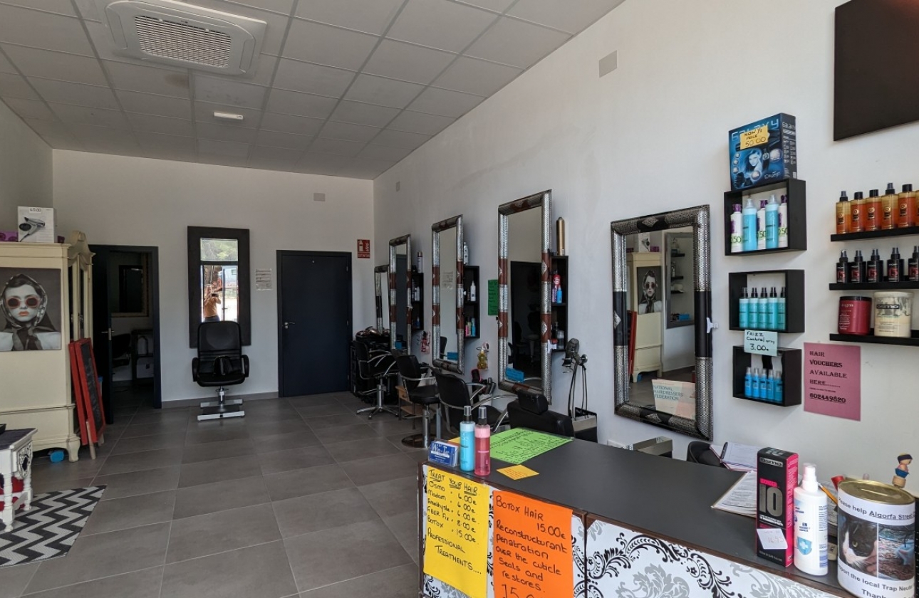 Resale - Commercial - Lo Crispin