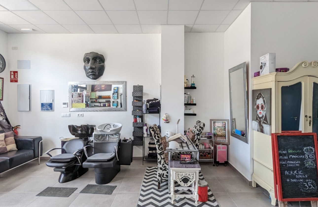 Resale - Commercial - Lo Crispin