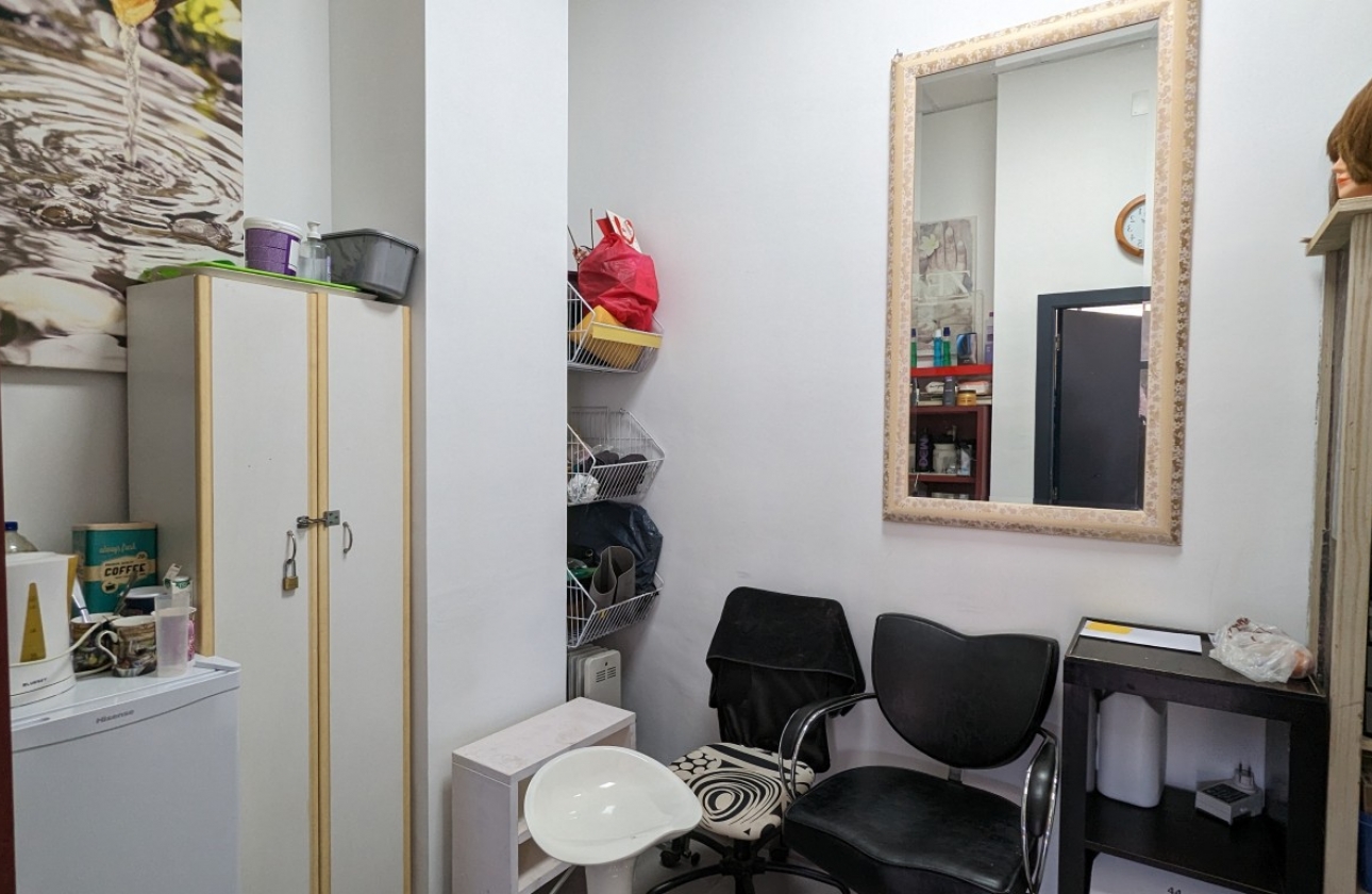 Resale - Commercial - Lo Crispin