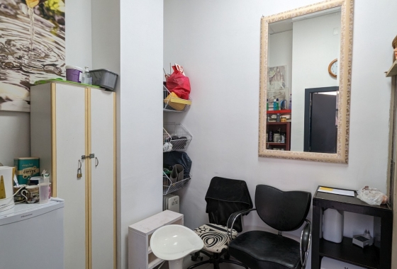 Resale - Commercial - Lo Crispin