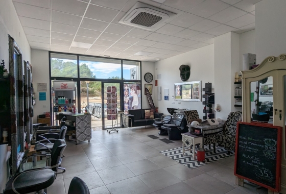 Resale - Commercial - Lo Crispin