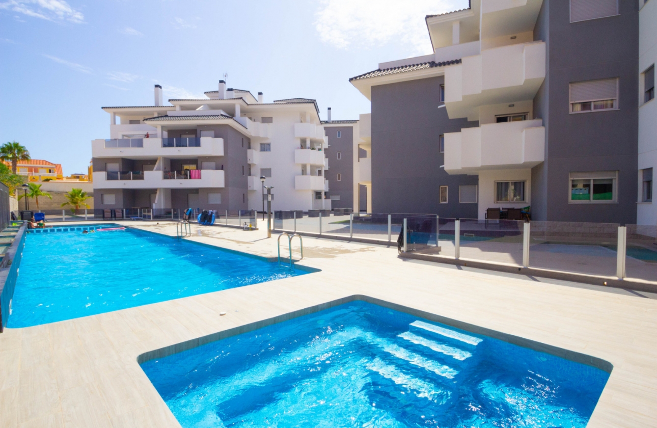 Resale - Apartment / flat - Villamartin