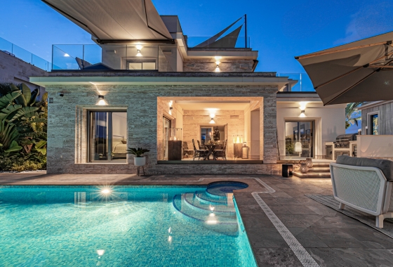 Revente - Villa - Orihuela Costa - Beachside