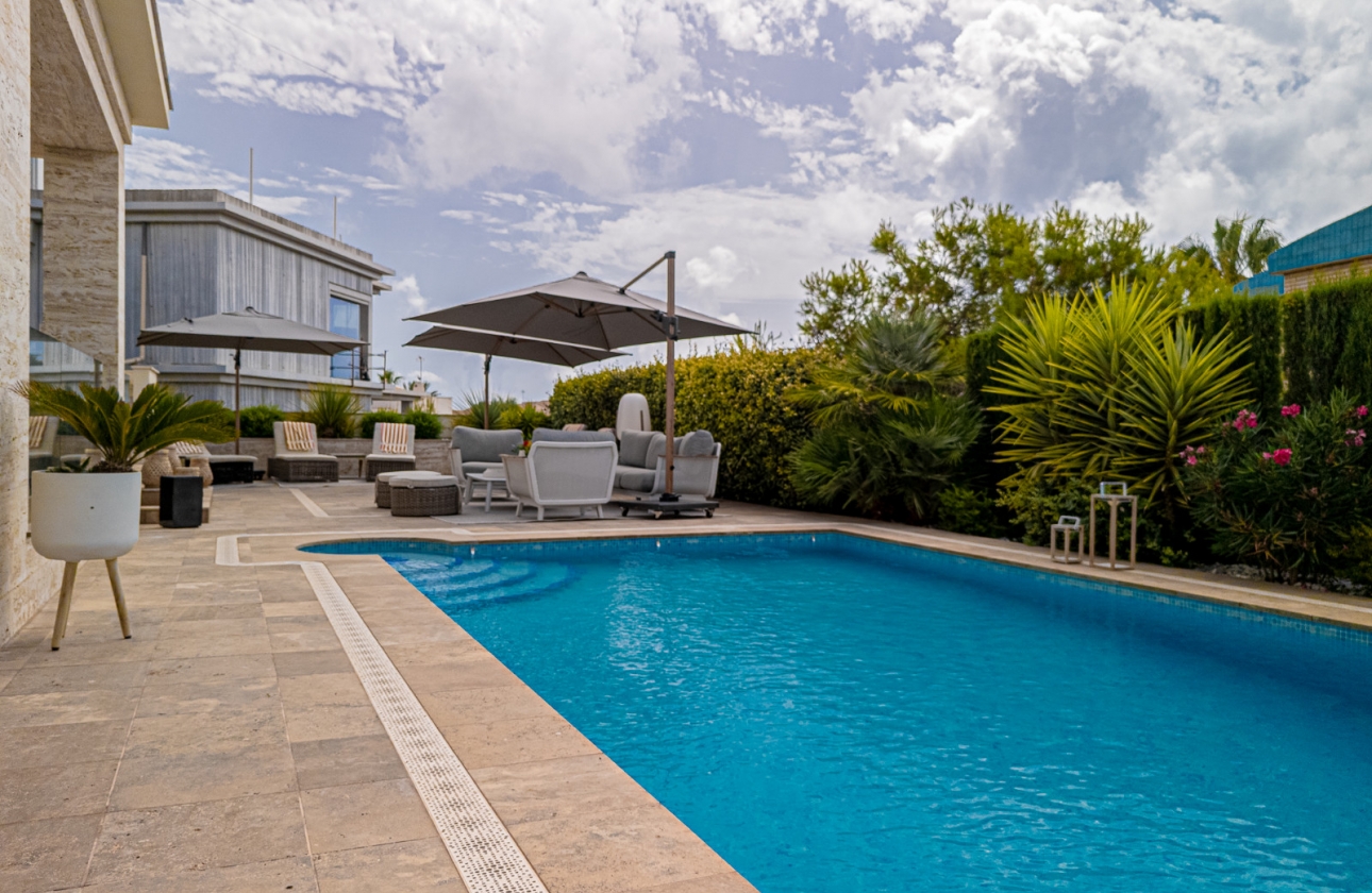 Revente - Villa - Orihuela Costa - Beachside