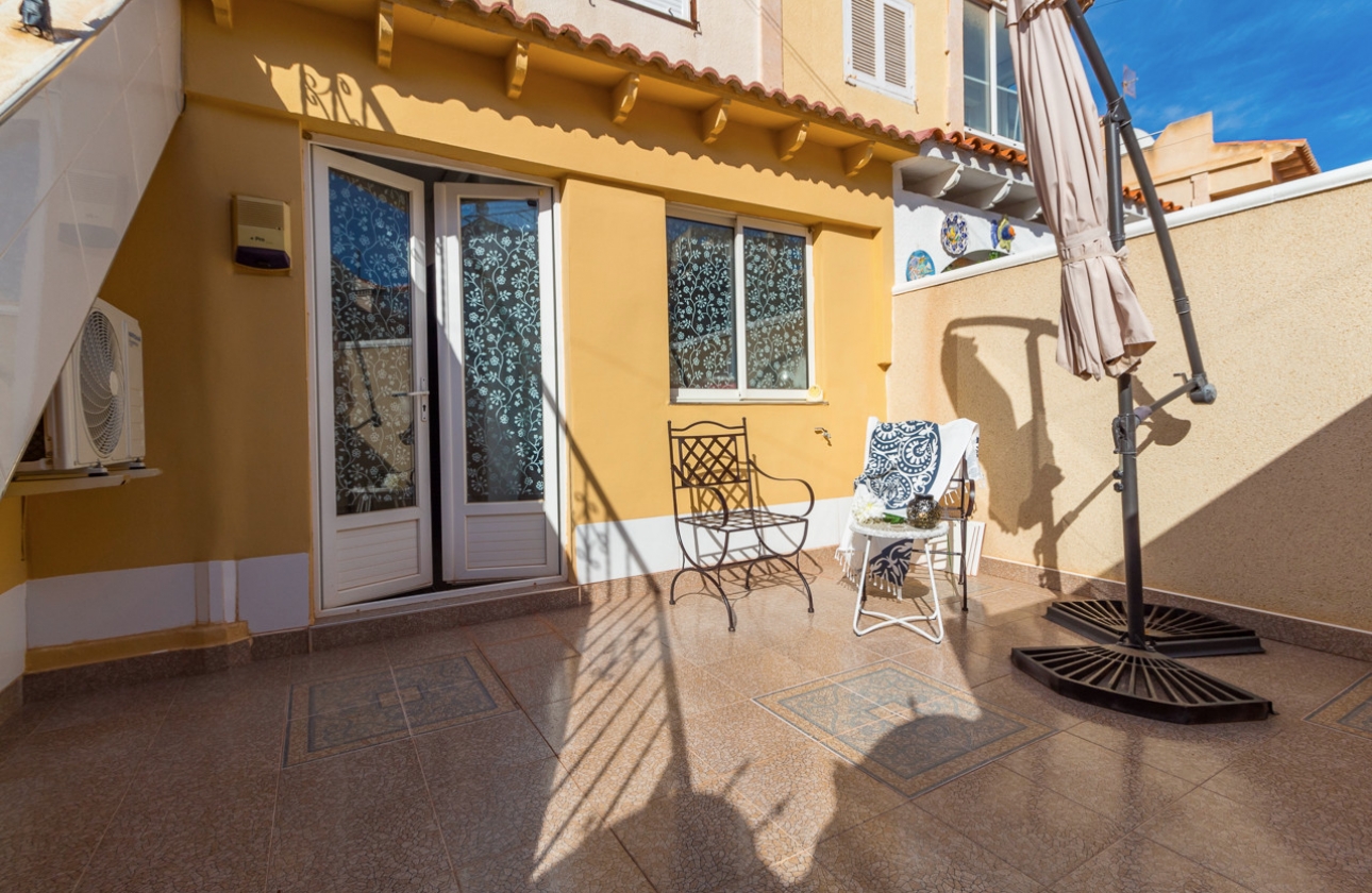 Resale - Apartment / flat - Torrevieja - El Chaparral