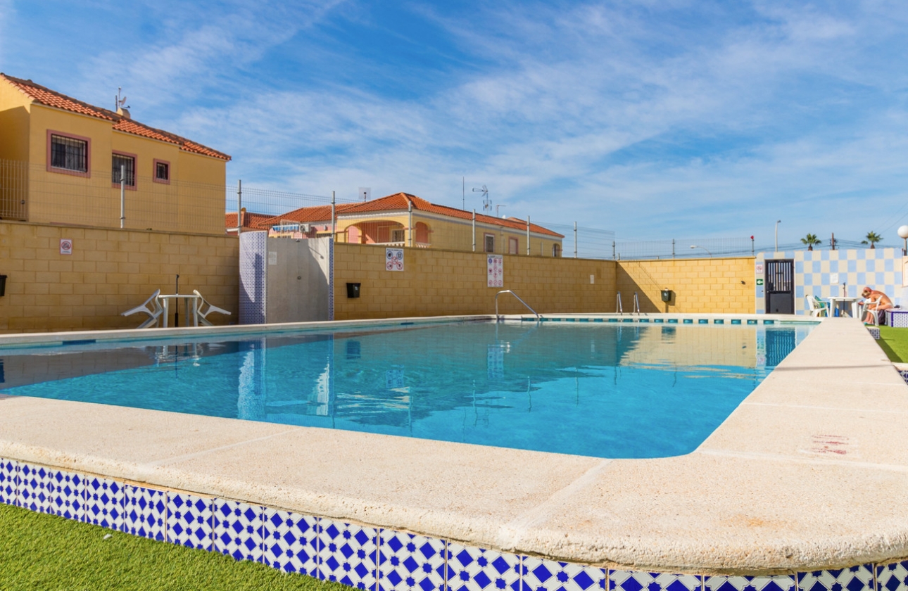 Resale - Apartment / flat - Torrevieja - El Chaparral