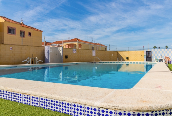 Resale - Apartment / flat - Torrevieja - El Chaparral