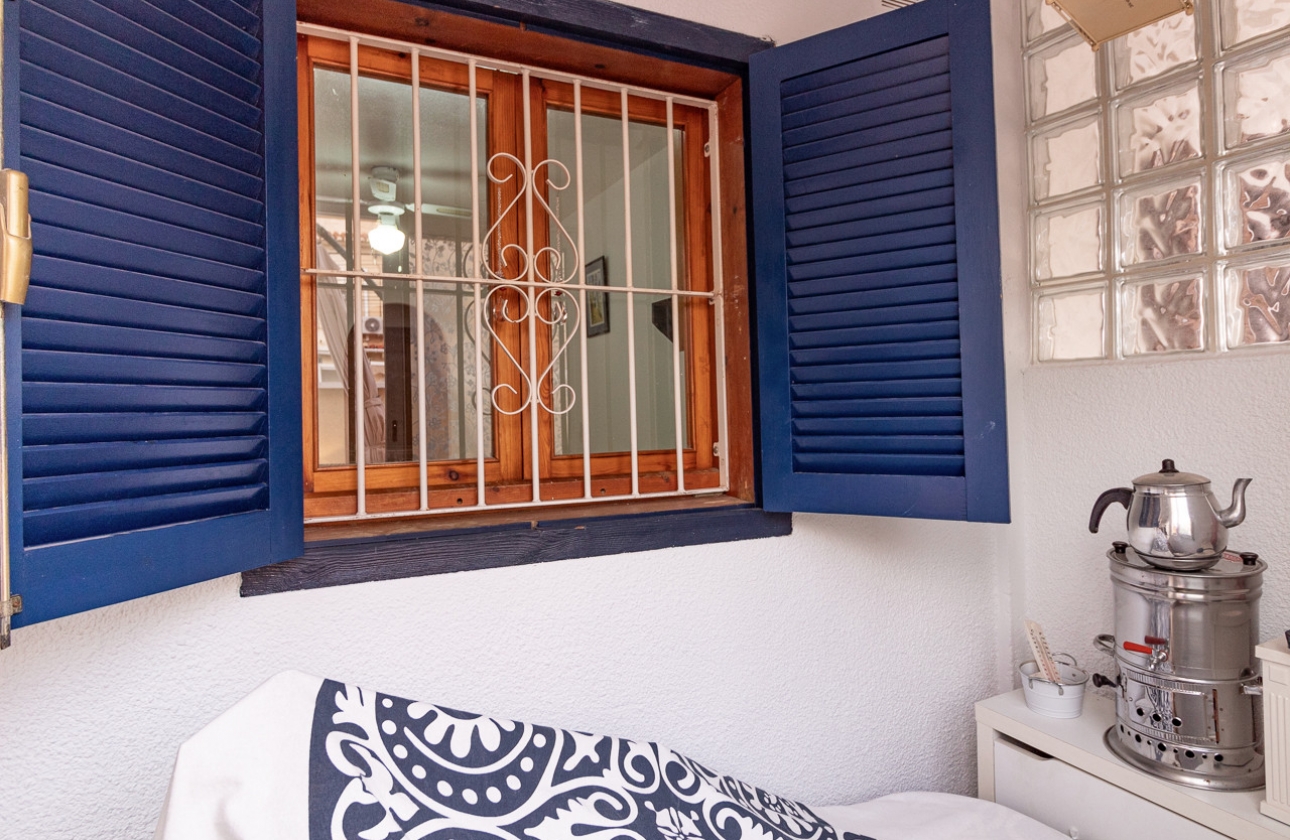 Resale - Apartment / flat - Torrevieja - El Chaparral