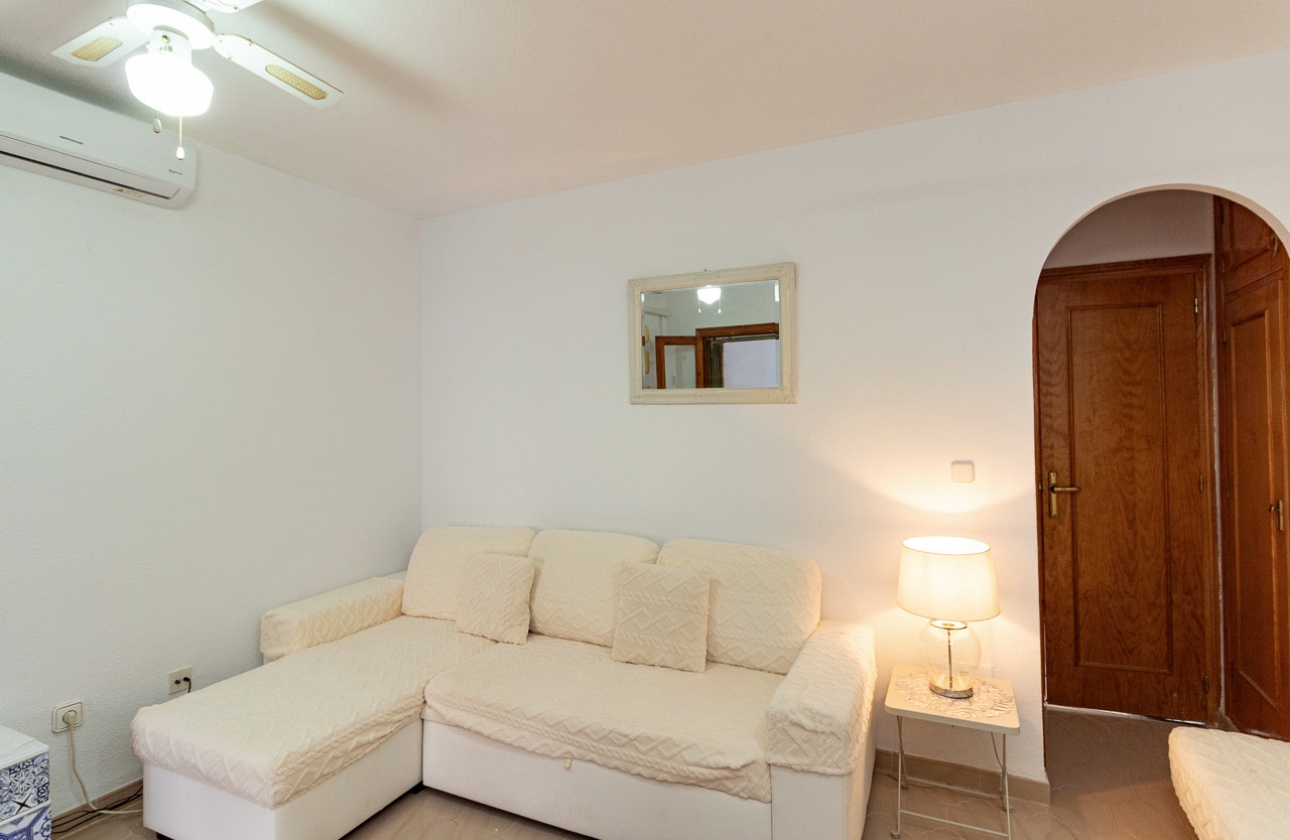 Resale - Apartment / flat - Torrevieja - El Chaparral