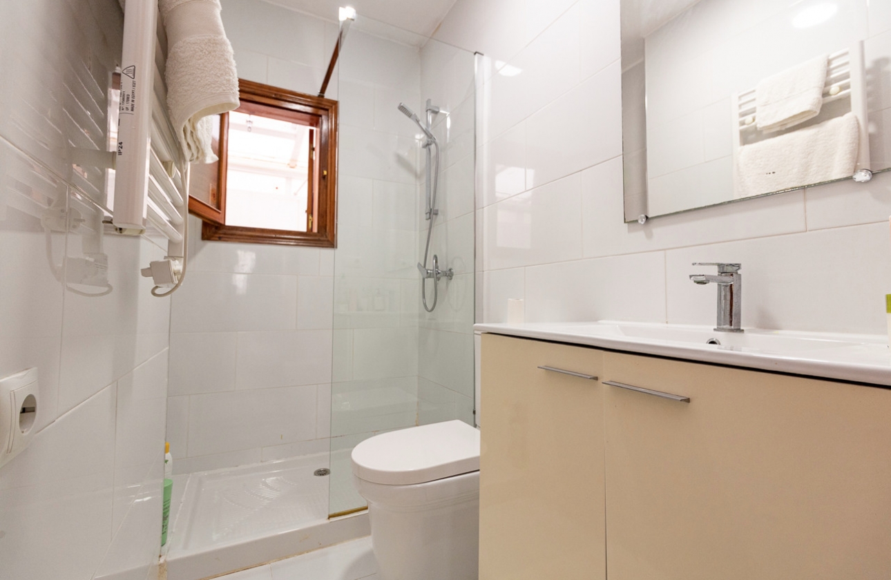 Resale - Apartment / flat - Torrevieja - El Chaparral