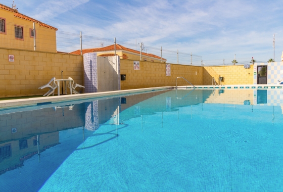 Resale - Apartment / flat - Torrevieja - El Chaparral