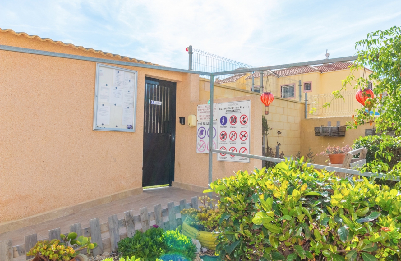 Resale - Apartment / flat - Torrevieja - El Chaparral