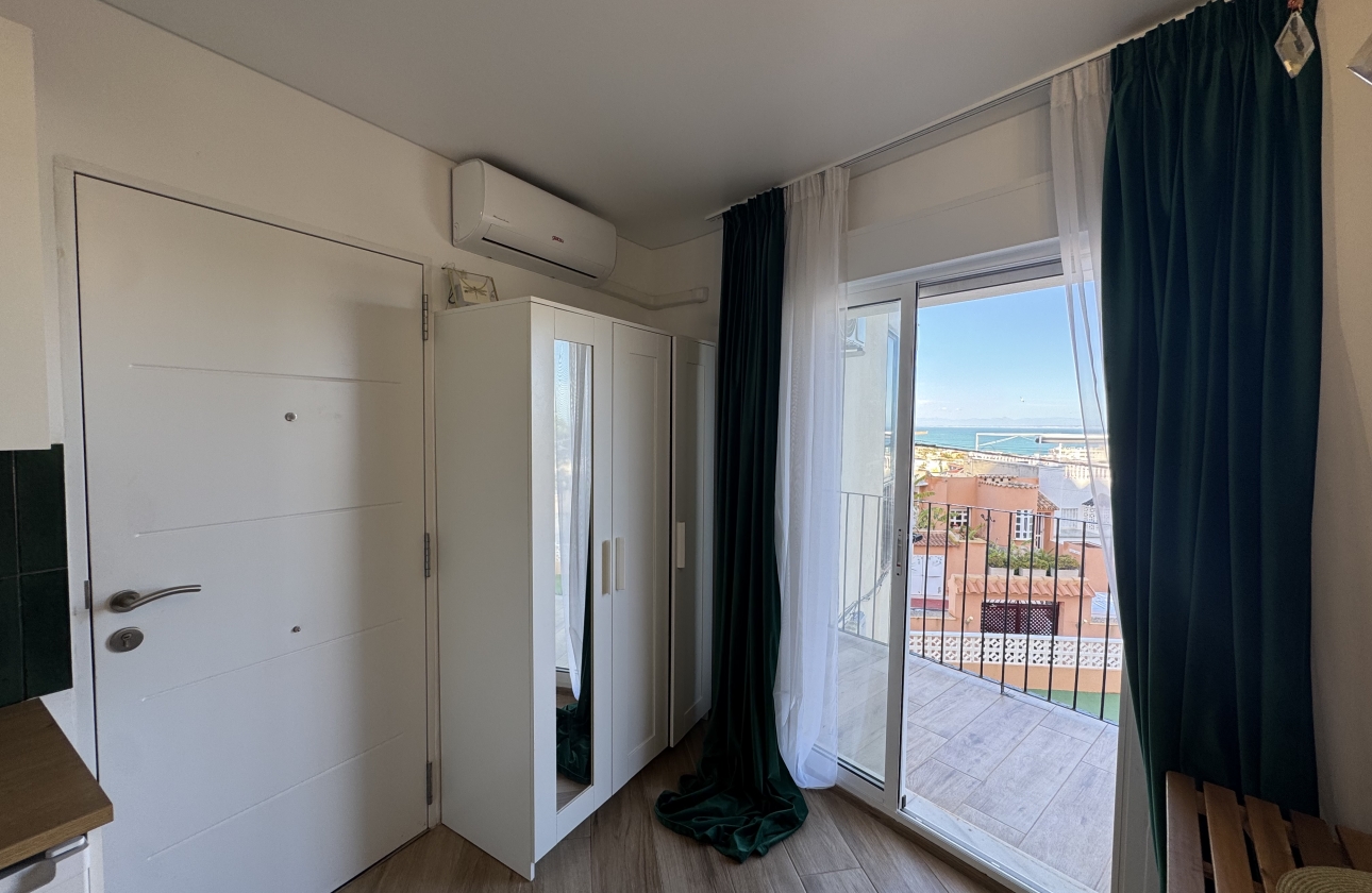 Resale - Apartment / flat - Torrevieja - La Mata