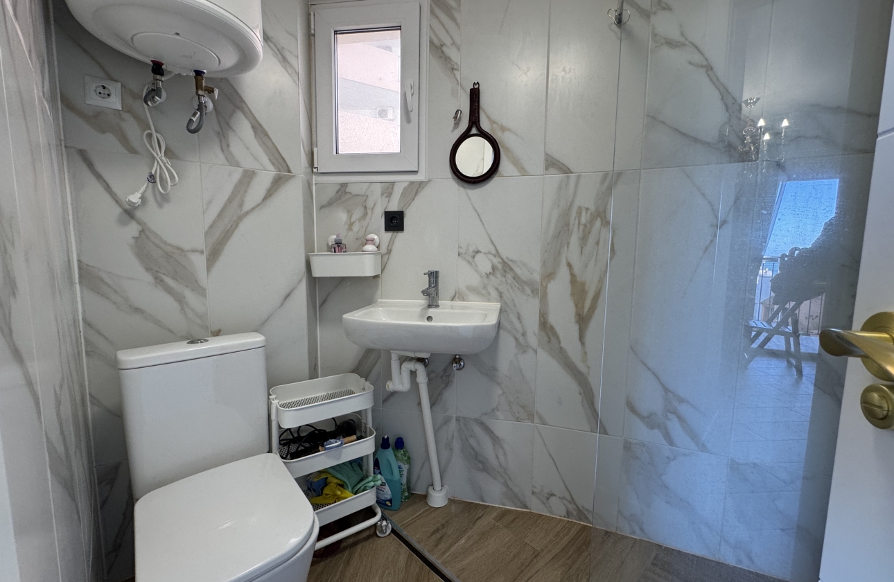 Resale - Apartment / flat - Torrevieja - La Mata