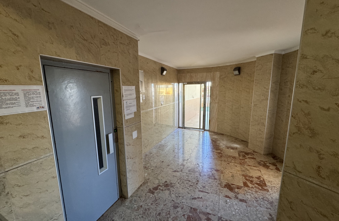 Resale - Apartment / flat - Torrevieja - La Mata