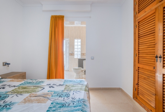 Revente - Villa - Torrevieja - Urbanización San Luis