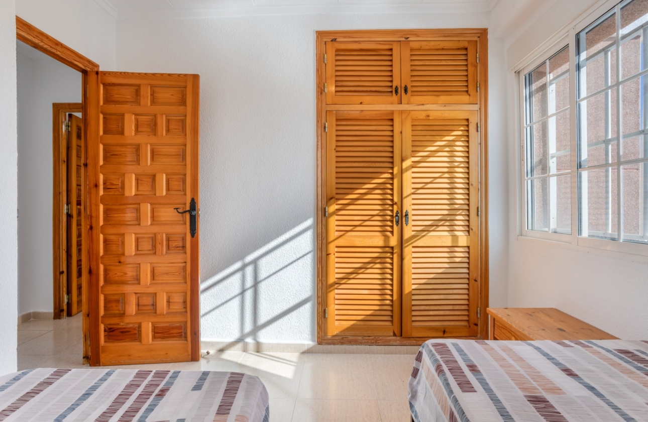 Revente - Villa - Torrevieja - Urbanización San Luis