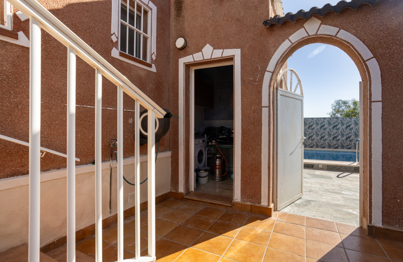 Revente - Villa - Torrevieja - Urbanización San Luis