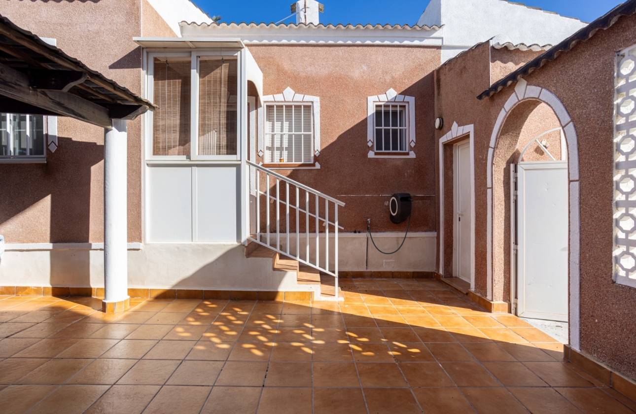 Revente - Villa - Torrevieja - Urbanización San Luis