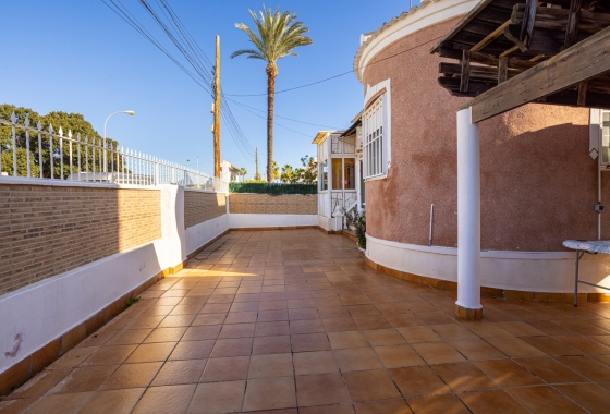 Revente - Villa - Torrevieja - Urbanización San Luis