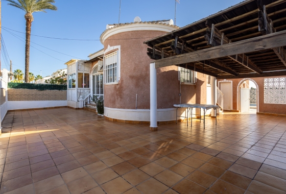 Revente - Villa - Torrevieja - Urbanización San Luis