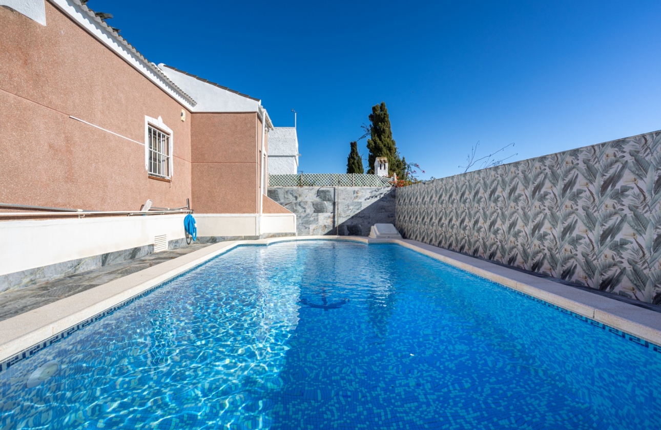 Revente - Villa - Torrevieja - Urbanización San Luis