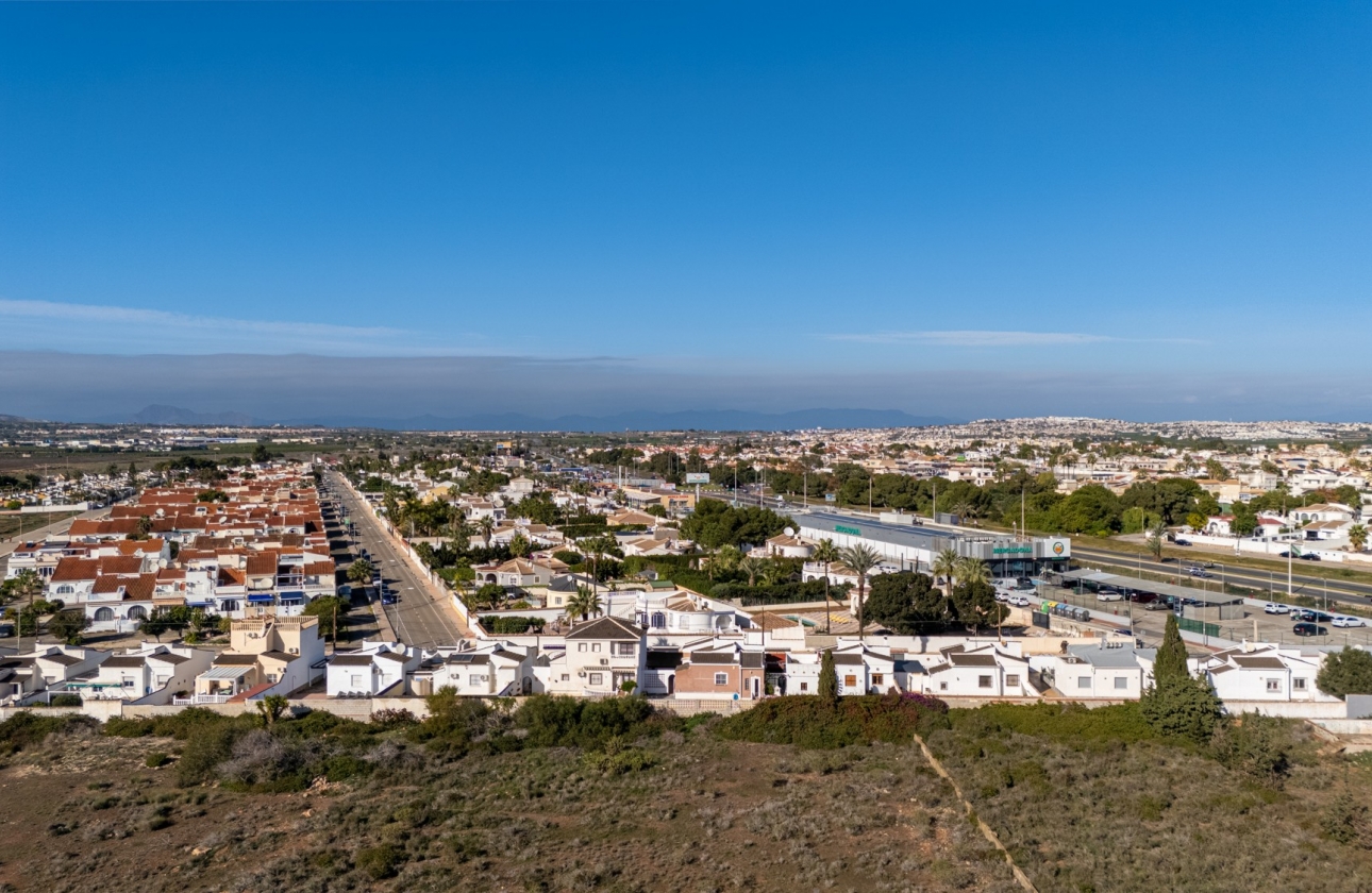 Revente - Villa - Torrevieja - Urbanización San Luis