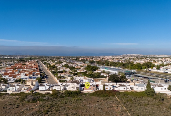 Revente - Villa - Torrevieja - Urbanización San Luis
