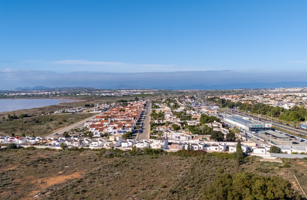 Revente - Villa - Torrevieja - Urbanización San Luis