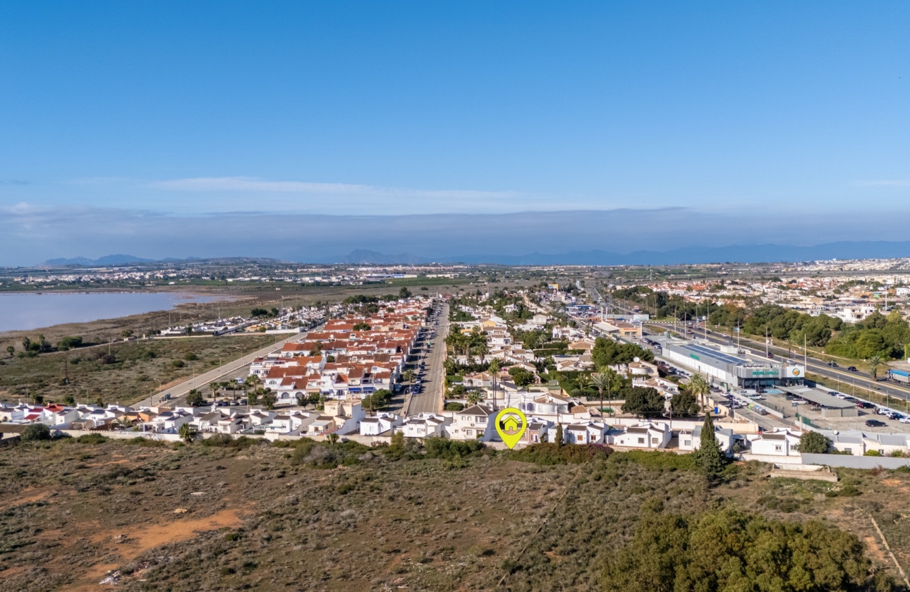 Revente - Villa - Torrevieja - Urbanización San Luis