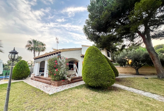 Resale - Villa - Orihuela Costa - Punta Prima