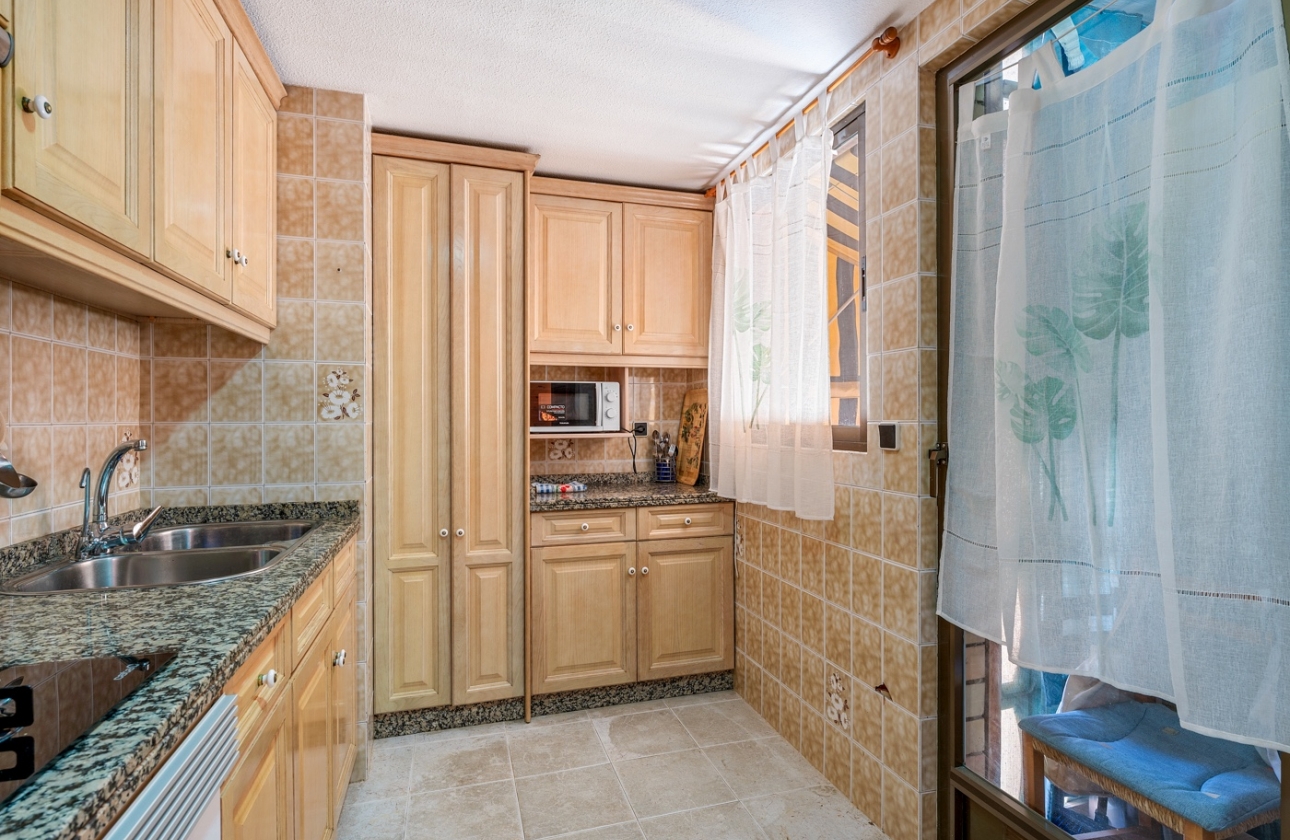 Resale - Apartment / flat - Arenales del Sol - Segunda linea playa