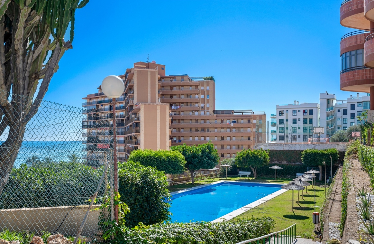 Resale - Apartment / flat - Arenales del Sol - Segunda linea playa