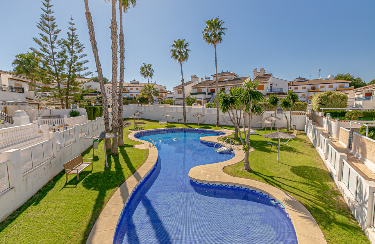 Resale - Villa - Mil Palmeras - Riomar