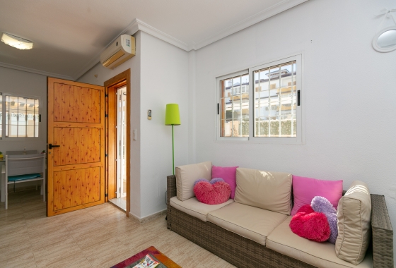 Resale - Villa - Mil Palmeras - Riomar