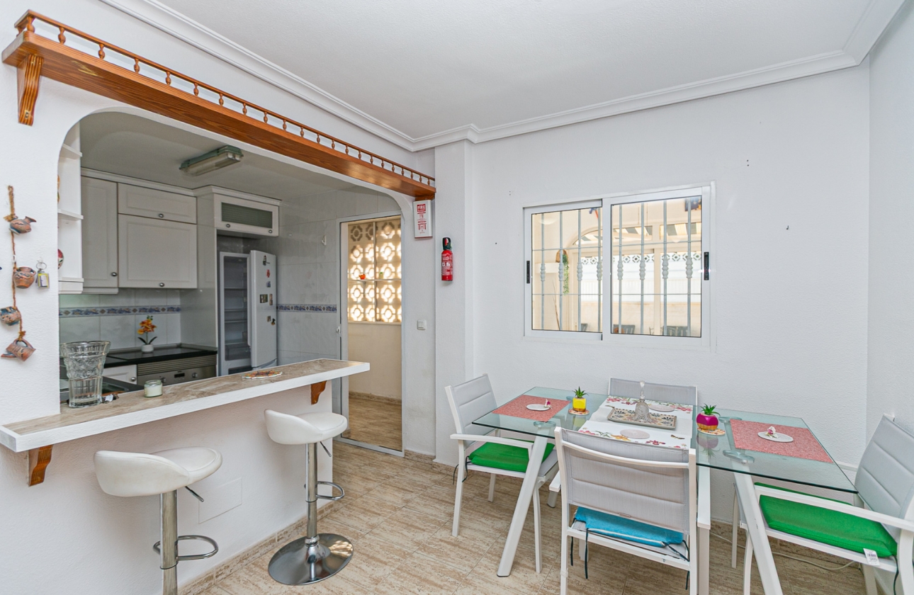 Resale - Villa - Mil Palmeras - Riomar